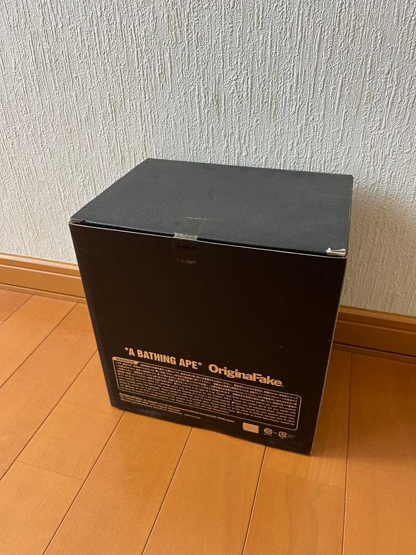 KAWS MILO フィギュア　APE オリジナルフェイク