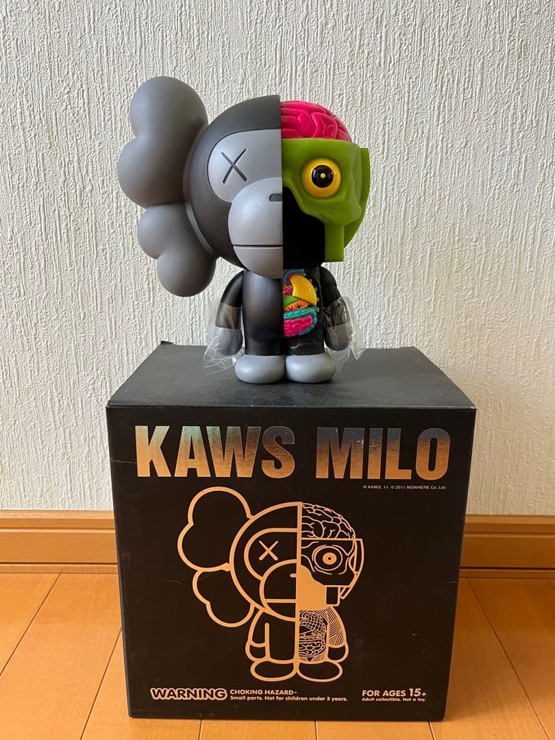 KAWS MILO フィギュア　APE オリジナルフェイク