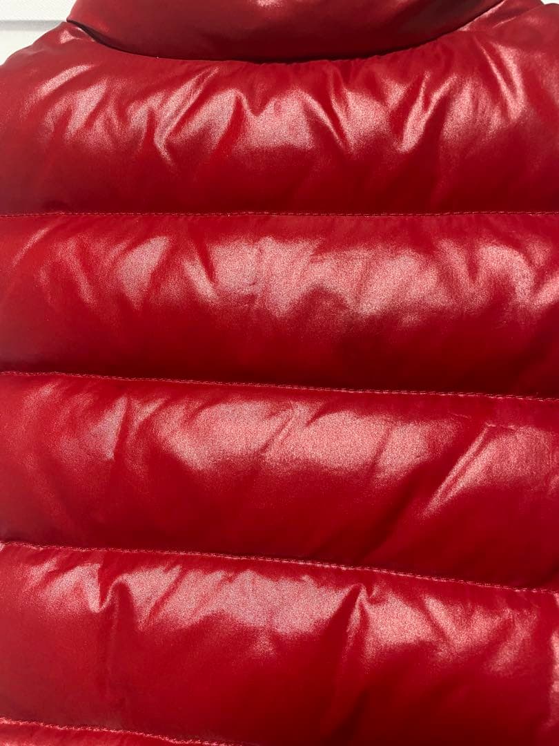 お*ん様 モンクレール　MONCLER ダウンベスト　赤　キッズ　可愛い　2y