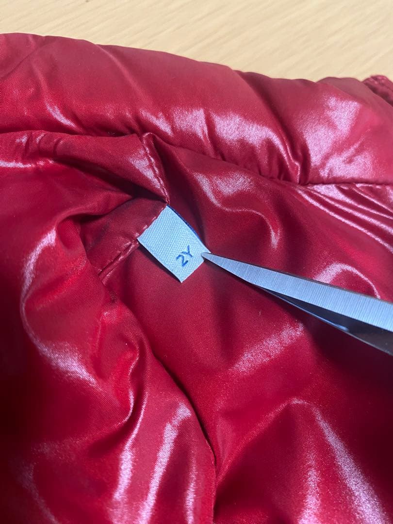 お*ん様 モンクレール　MONCLER ダウンベスト　赤　キッズ　可愛い　2y