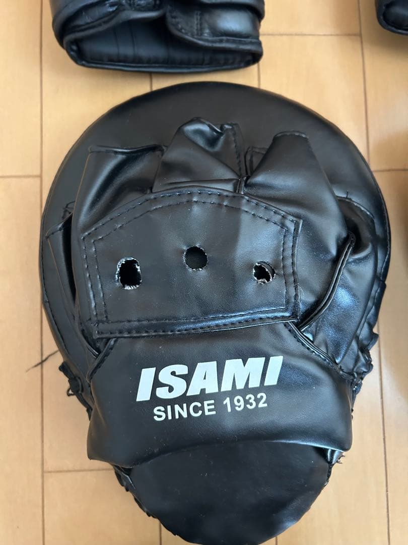 イサミ　キックボクシングセット　レガース　グローブ　プロテクター　ミット