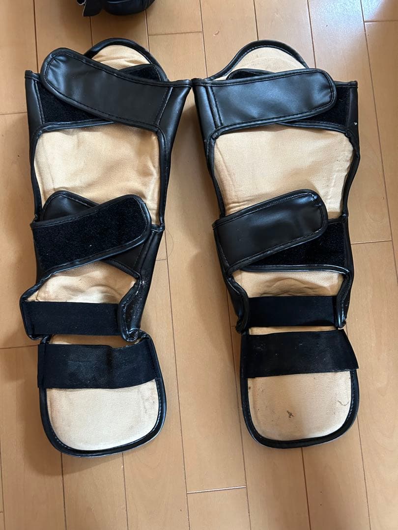 イサミ　キックボクシングセット　レガース　グローブ　プロテクター　ミット