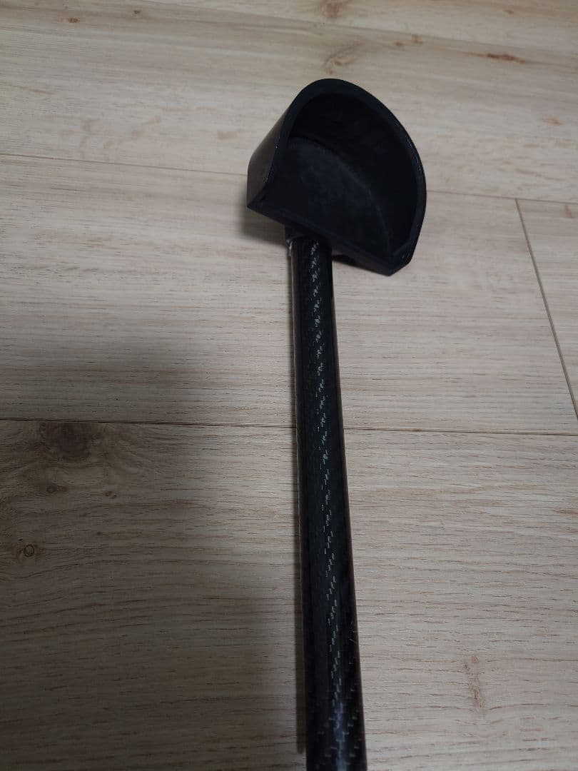 WoodWindDesign(オランダ)のバスクラリネット用カーボンスタンド