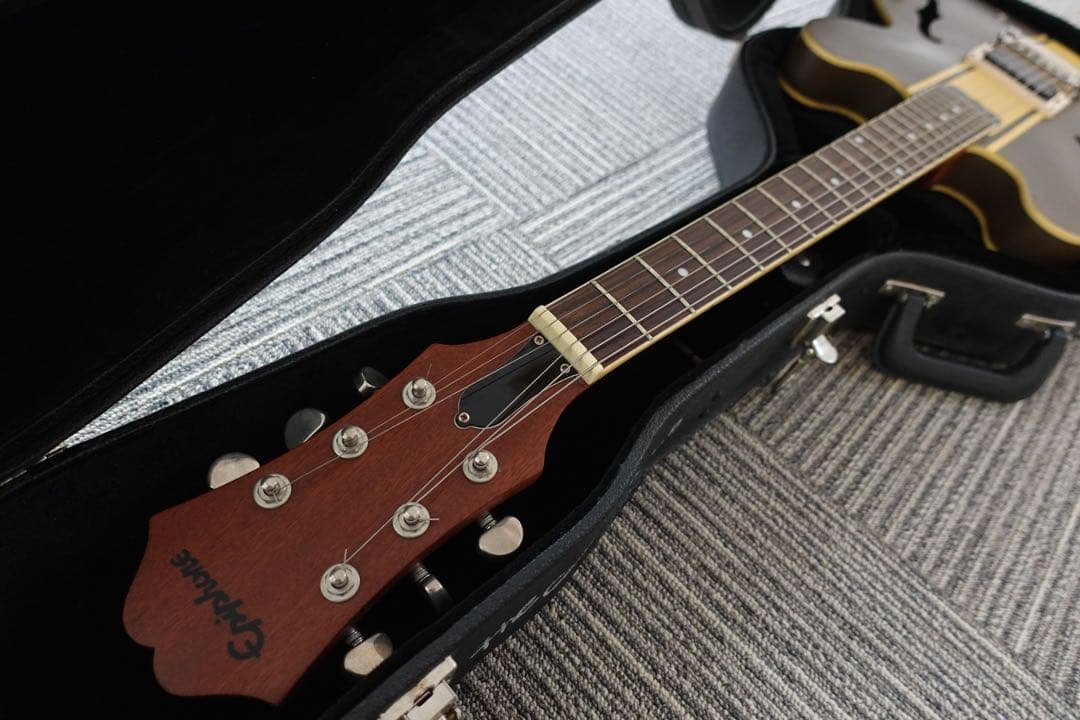 Epiphone ES-333 Tom Delonge モデルBlink-182