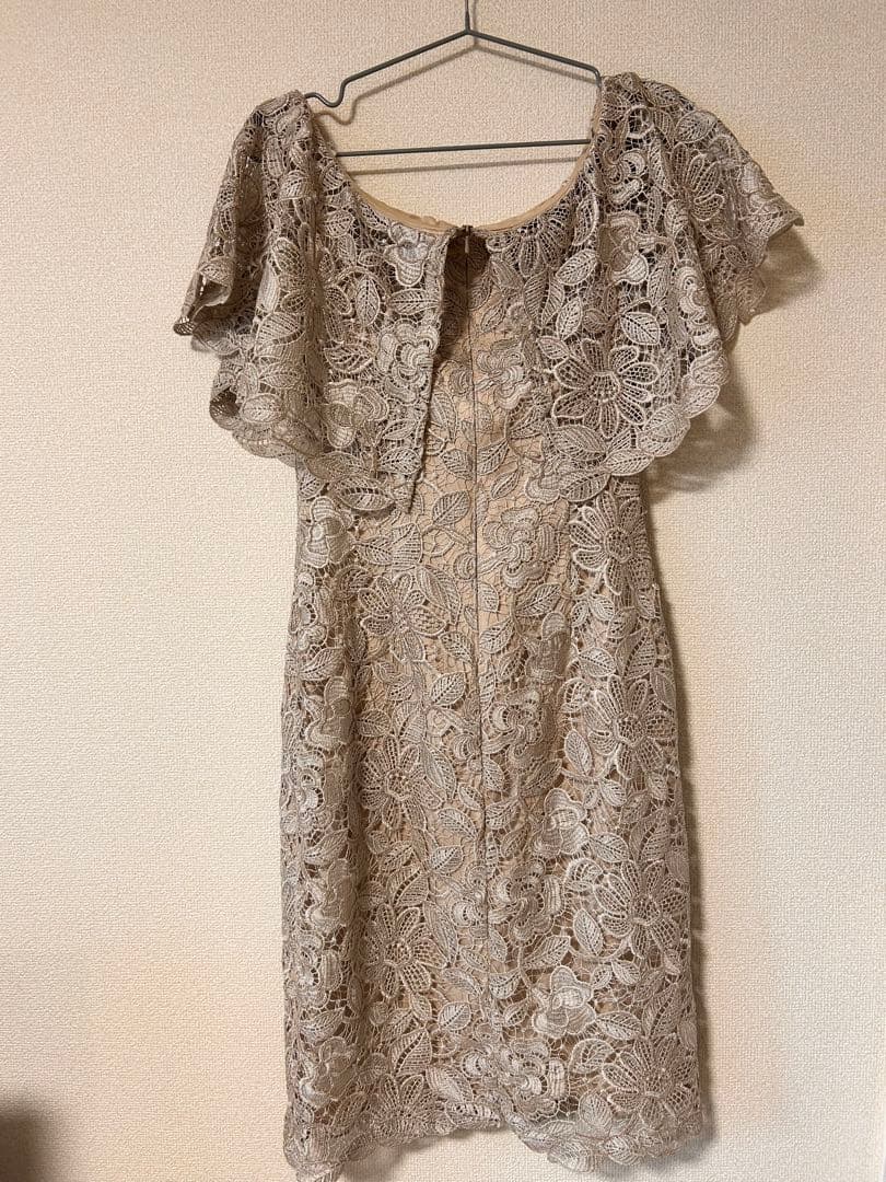 【値下げ】ベージュ レース フリルオフショルダードレス
