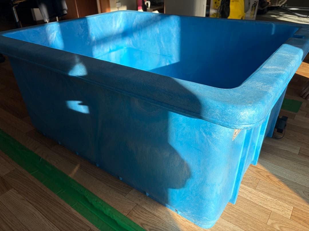 鯉水槽　コンテナ水槽　プラスチック大型水槽　200リットル