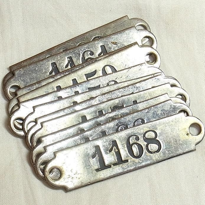 ヴィンテージ 金属ナンバープレート タグ １１枚 USA ／ルーム／ロッカー