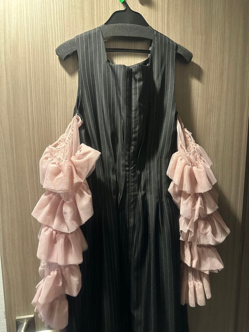 et.UNiVER フリルスリーブドレス　ブラック　オケージョン　参列　ドレス