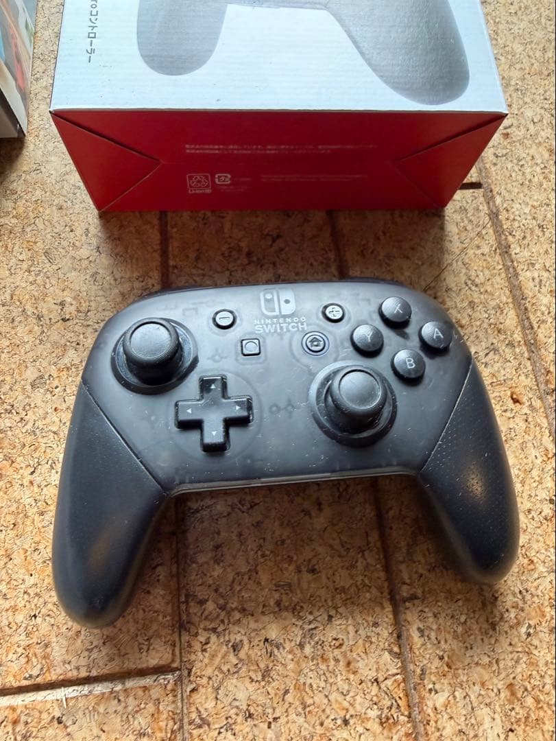 Nintendo Switch 本体 ネオンレッド/ネオンブルー　プロコン付き❣️