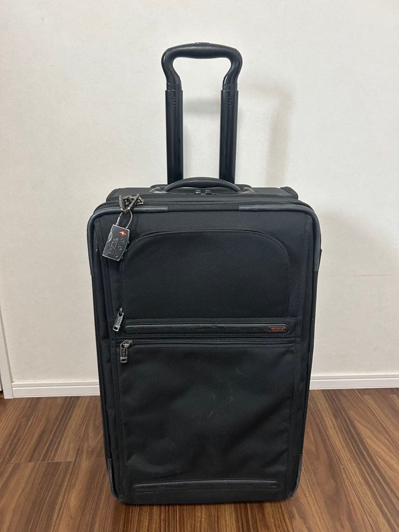 TUMI ブラック キャリーケース 機内持ち込み