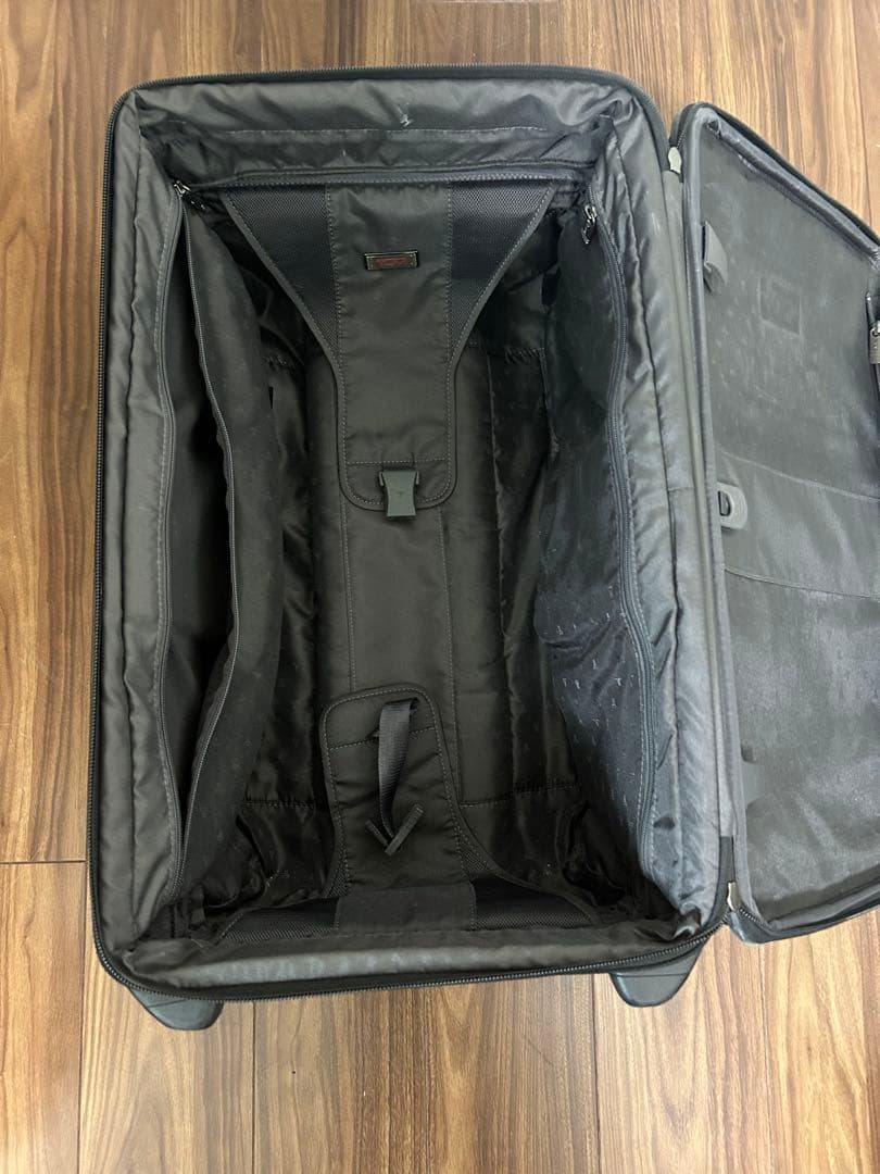 TUMI ブラック キャリーケース 機内持ち込み