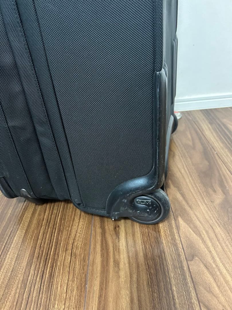TUMI ブラック キャリーケース 機内持ち込み