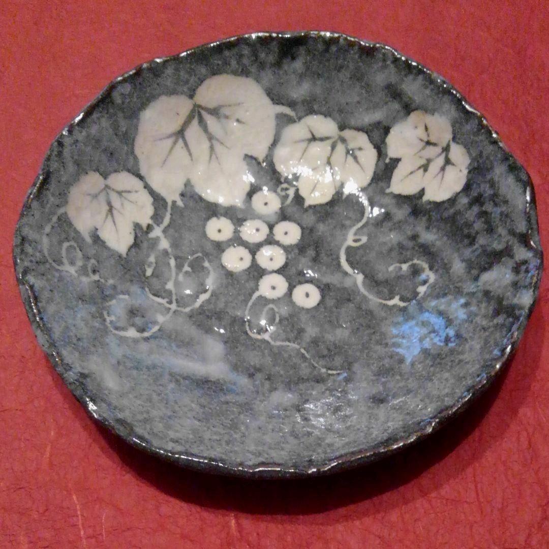 美濃焼　鼠志野葡萄画盛鉢