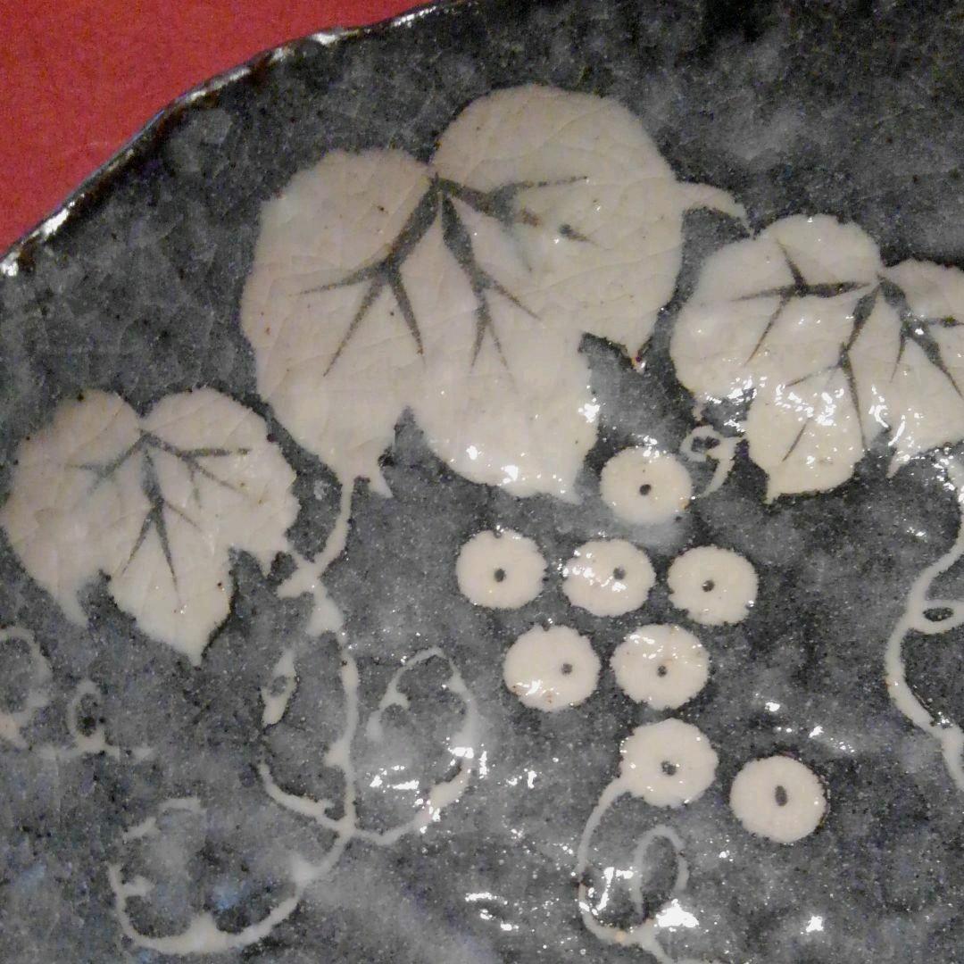 美濃焼　鼠志野葡萄画盛鉢