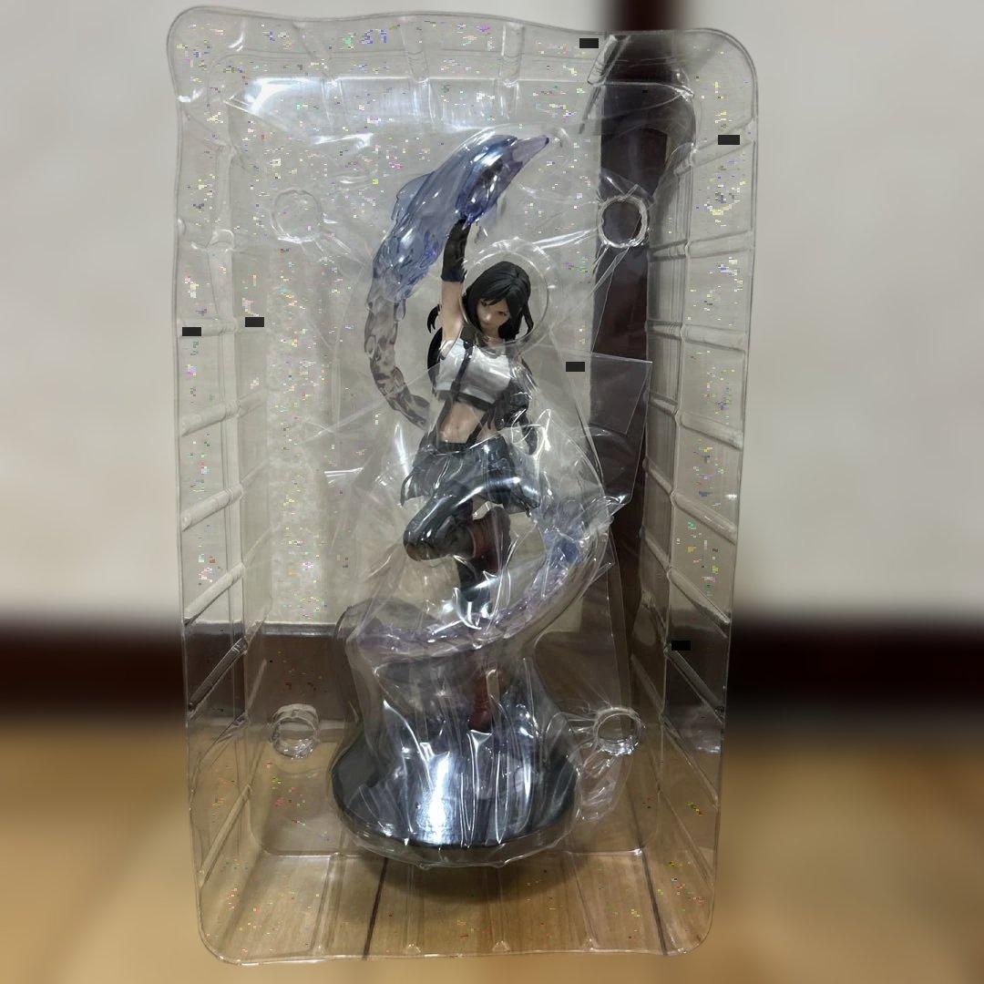 ティファ・ロックハートの美しいフィギュア、エンド賞