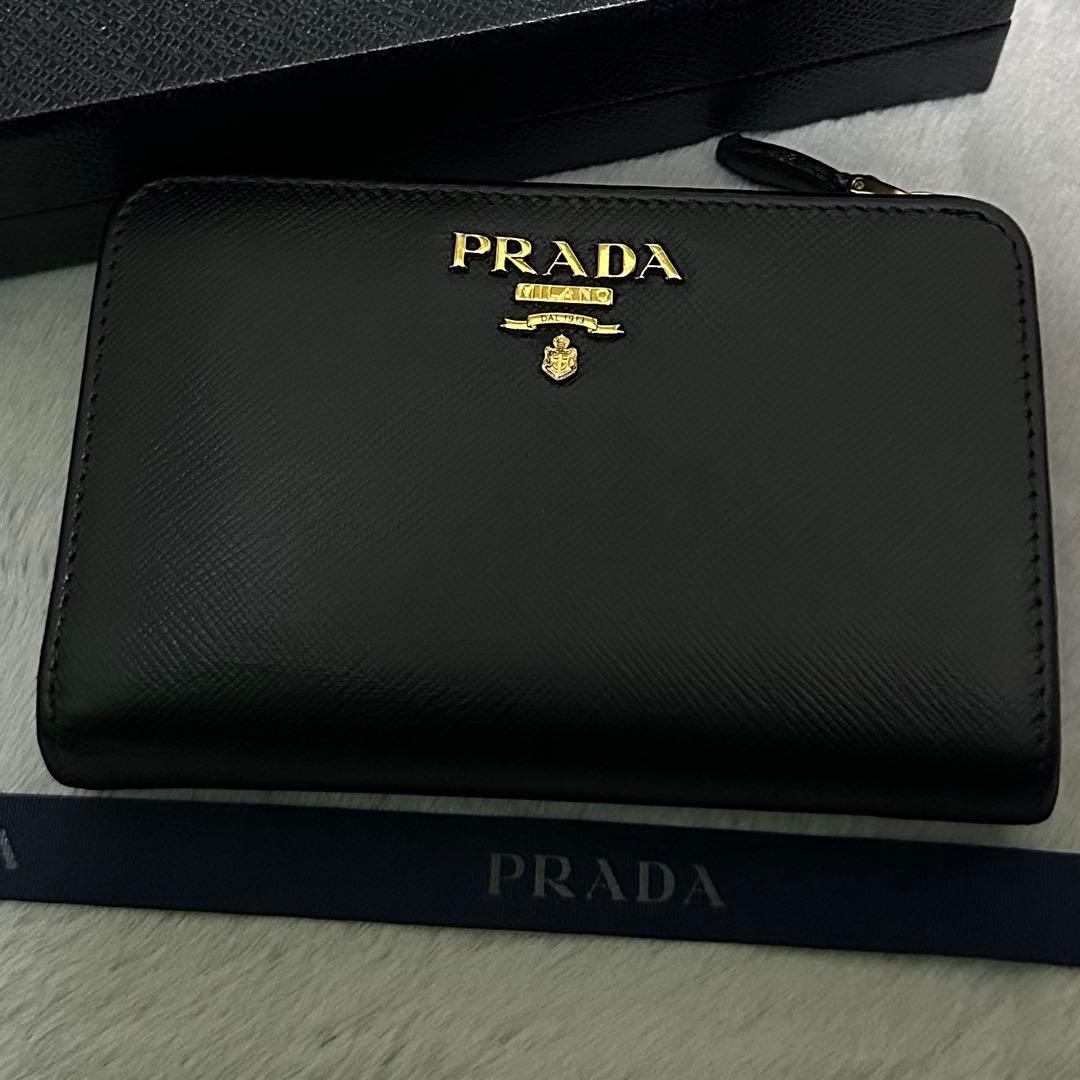 PRADA プラダ　折り財布　ラウンドファスナー　ゴールドロゴ　ブラック