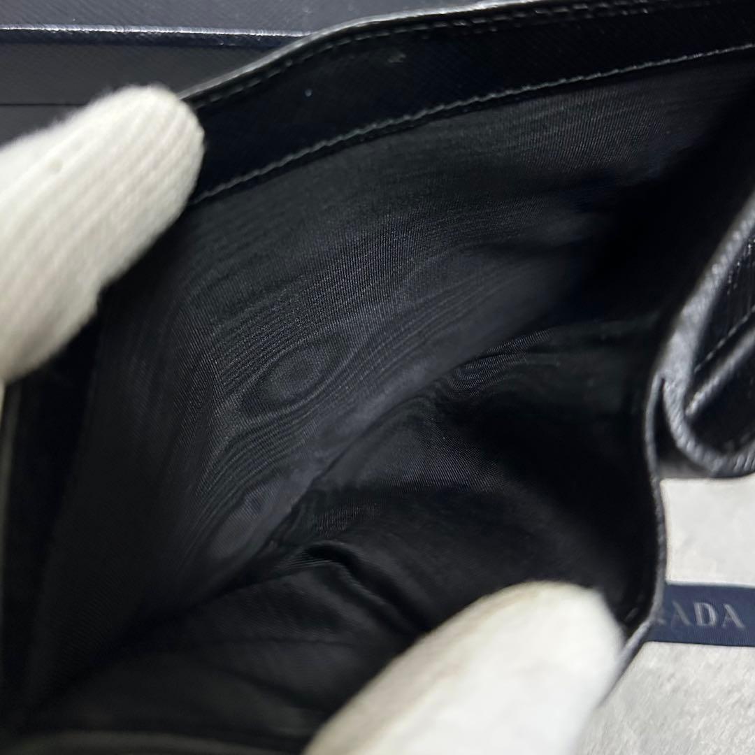 PRADA プラダ　折り財布　ラウンドファスナー　ゴールドロゴ　ブラック
