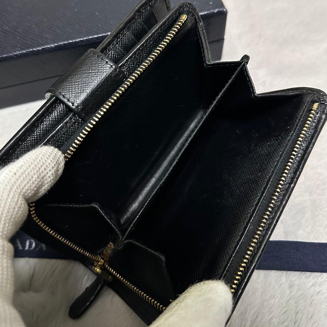 PRADA プラダ　折り財布　ラウンドファスナー　ゴールドロゴ　ブラック