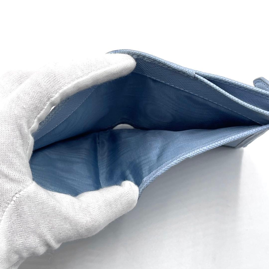 極美品/現行モデル● プラダ 折り財布 二つ折り 三角ロゴ サフィアーノ ブルー