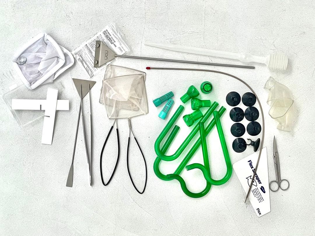 ガラス水槽 中型 収納付き 黒、アクアリウム一式