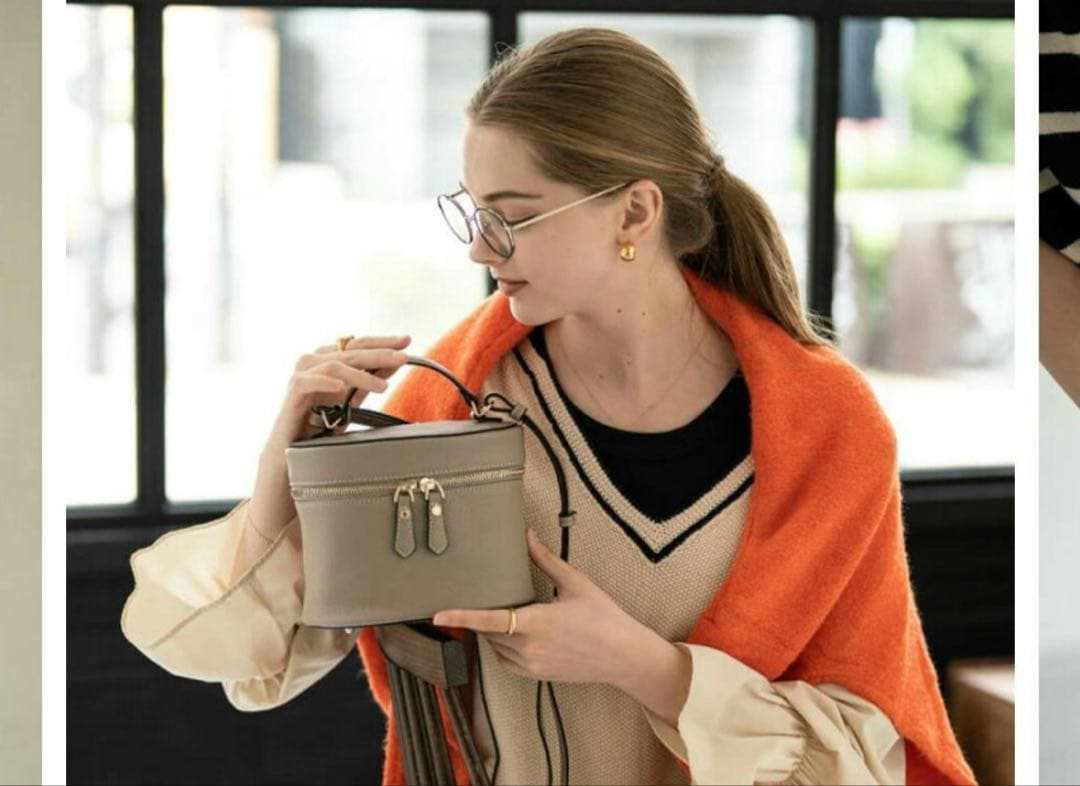 ヘイニ　バニティバッグ　モカグレージュ