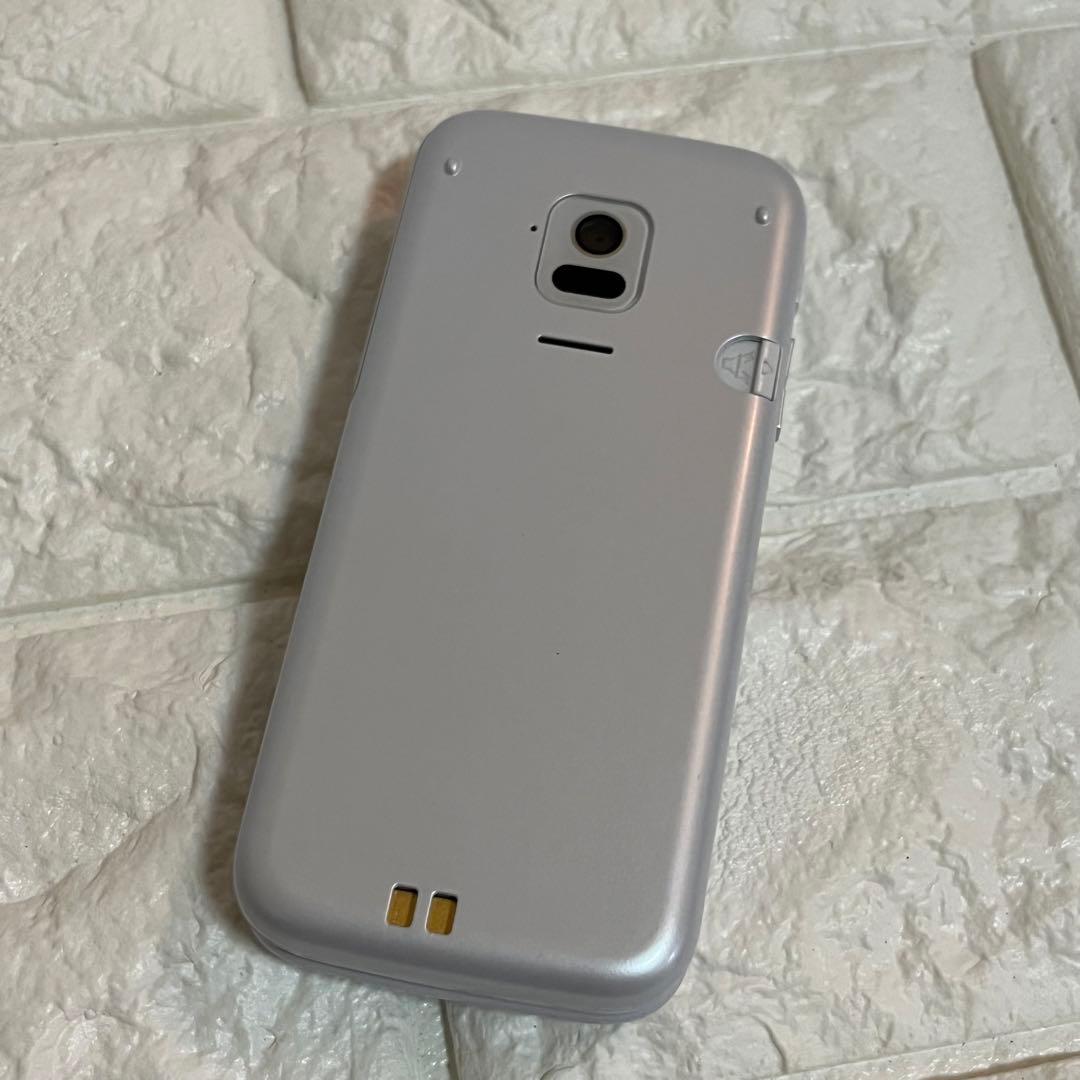 【極美品】NTTドコモ 富士通 らくらくホン F-01M ホワイト docomo