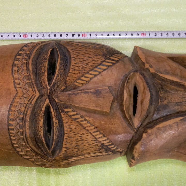 インドネシア製　壁掛け木彫　オブジェ　木製　木彫り　インテリア　魔除け　厄除け