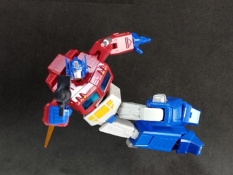 公式 可動強化重塗装版 オプティマスプライム 全高約13.5㎝ 可動フィギュア