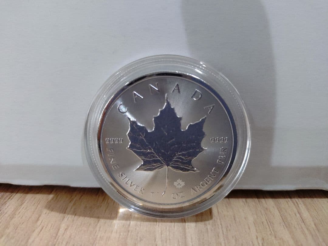 カナダ メープルリーフ銀貨 5ドル【1枚】 (ケース付き)