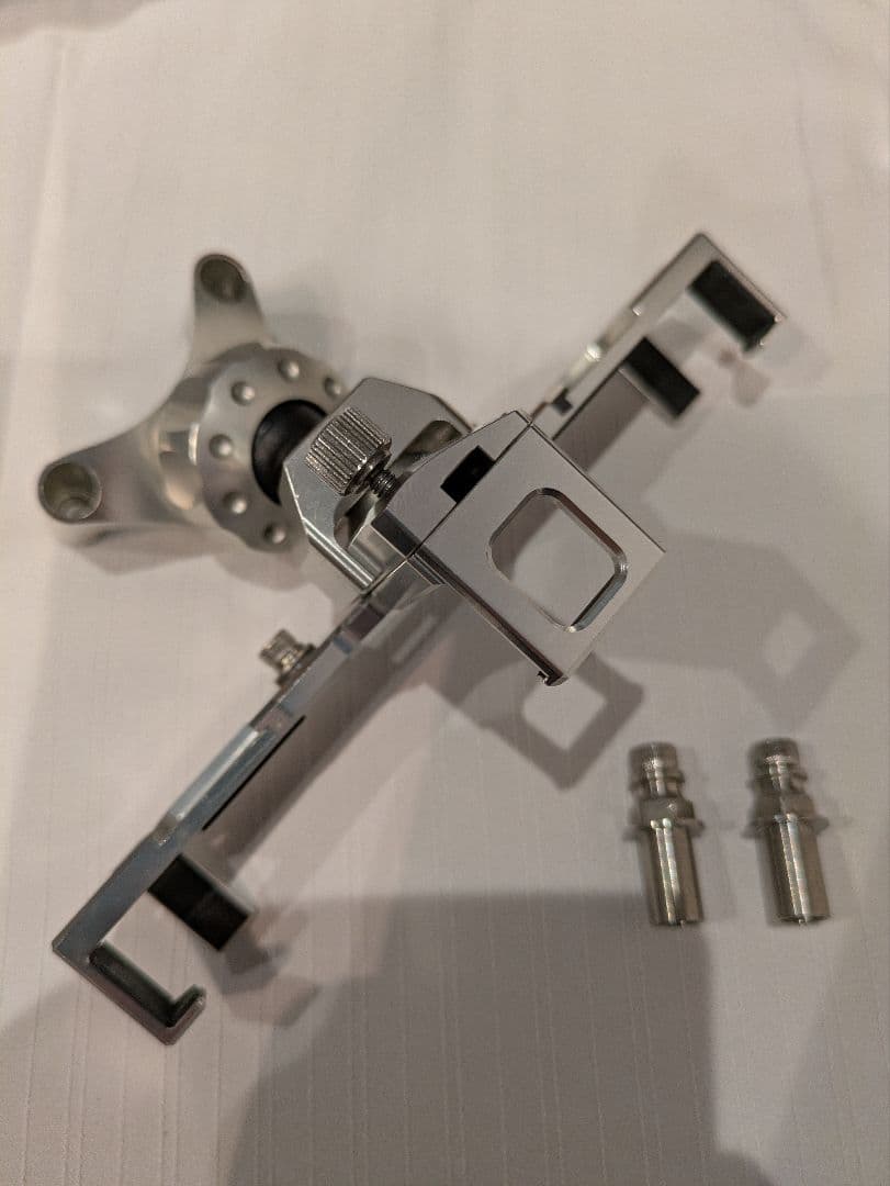 【クレヨンしんちゃん】バイク用アルミマウント シルバー　スマホ