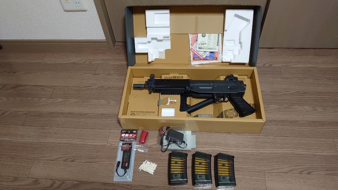 SIG552 SEALs 専用電池、充電器、予備マガジン付き