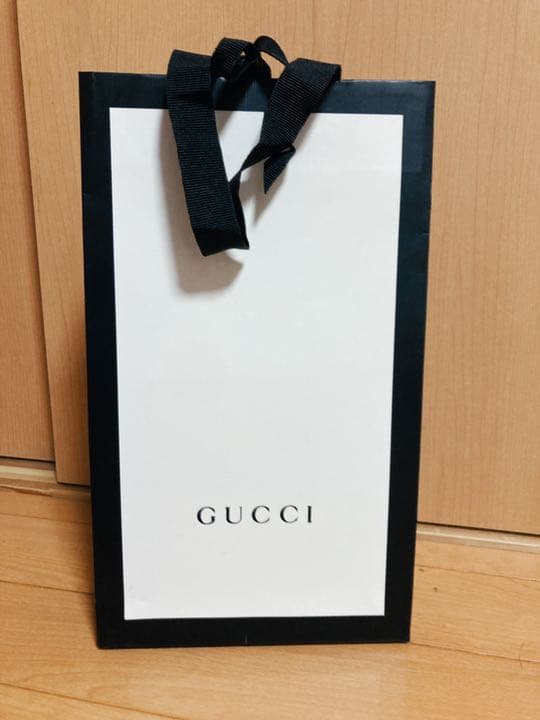 GUCCI 二つ折革財布