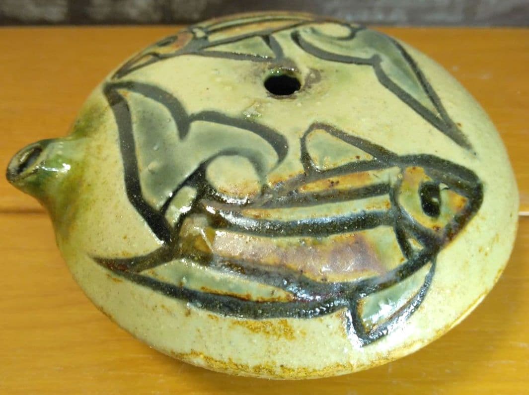 人間国宝 金城次郎 壷屋焼水滴 栞 共箱 美品 壺屋焼 やちむん 魚2匹