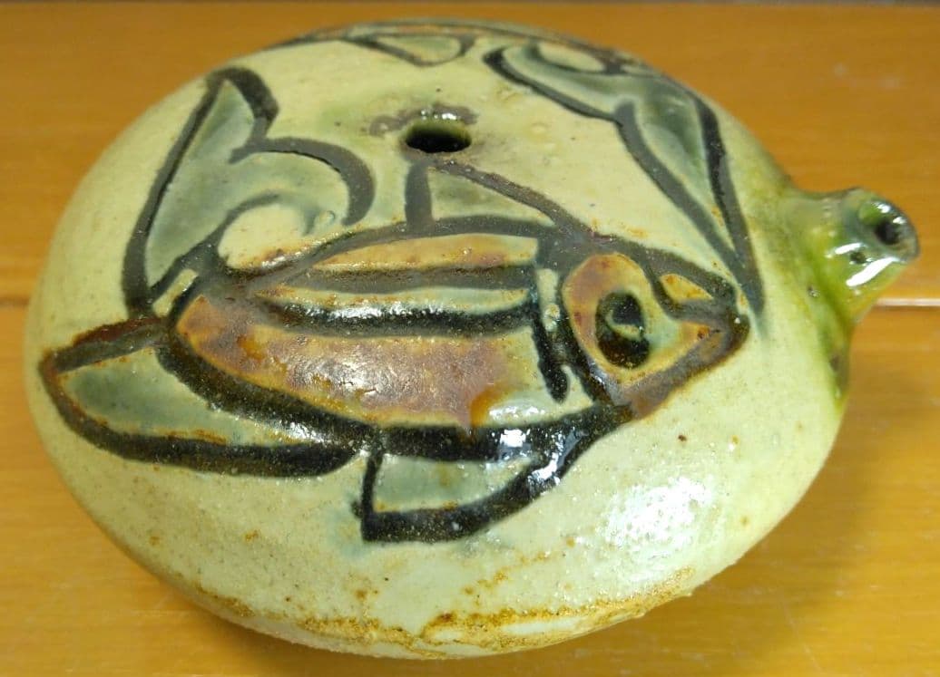 人間国宝 金城次郎 壷屋焼水滴 栞 共箱 美品 壺屋焼 やちむん 魚2匹