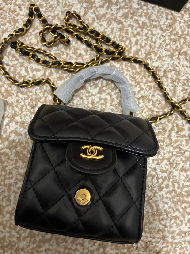 CHANELノベルティバックブラックキルティングチェーンショルダーミニバッグ