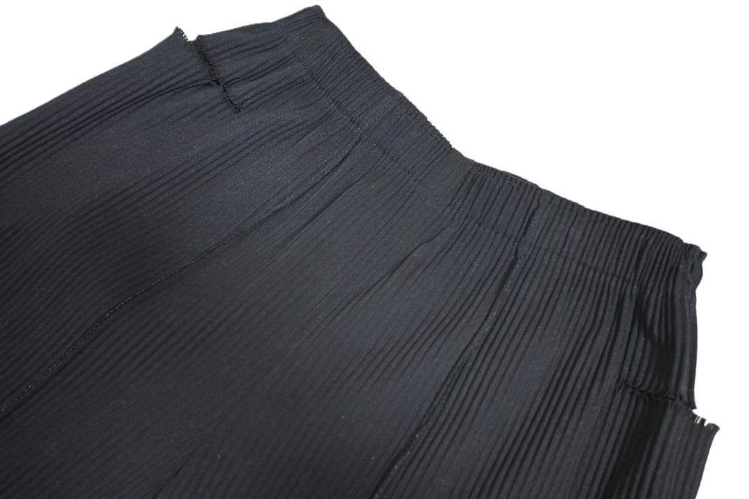 ＊ISSEY MIYAKE ＊ me クロップドパンツ ブラック