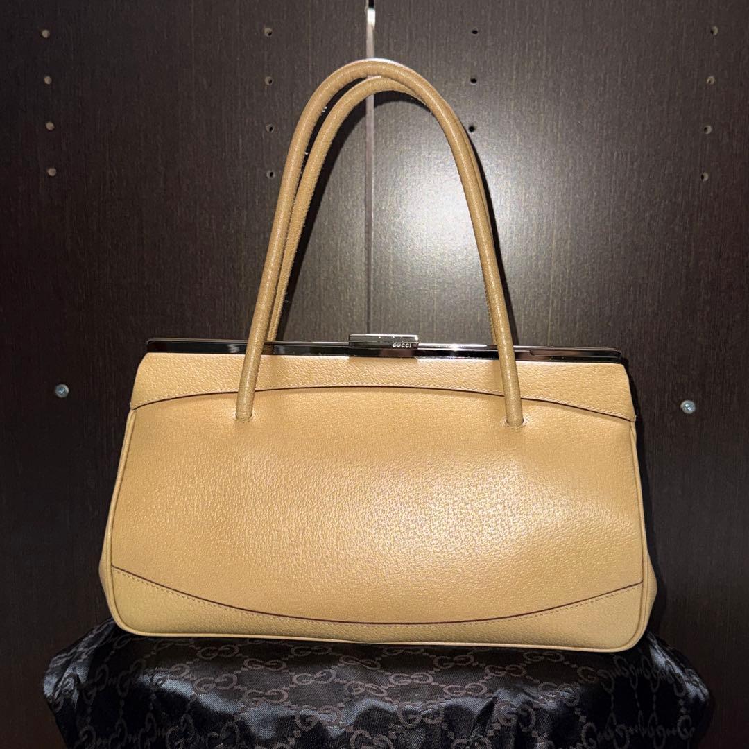 美品　グッチ　ハンドバッグ　がま口　成人式 レザー　ベージュ GUCCI ロゴ