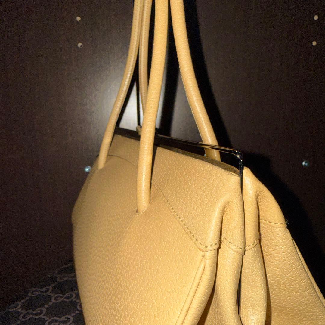 美品　グッチ　ハンドバッグ　がま口　成人式 レザー　ベージュ GUCCI ロゴ