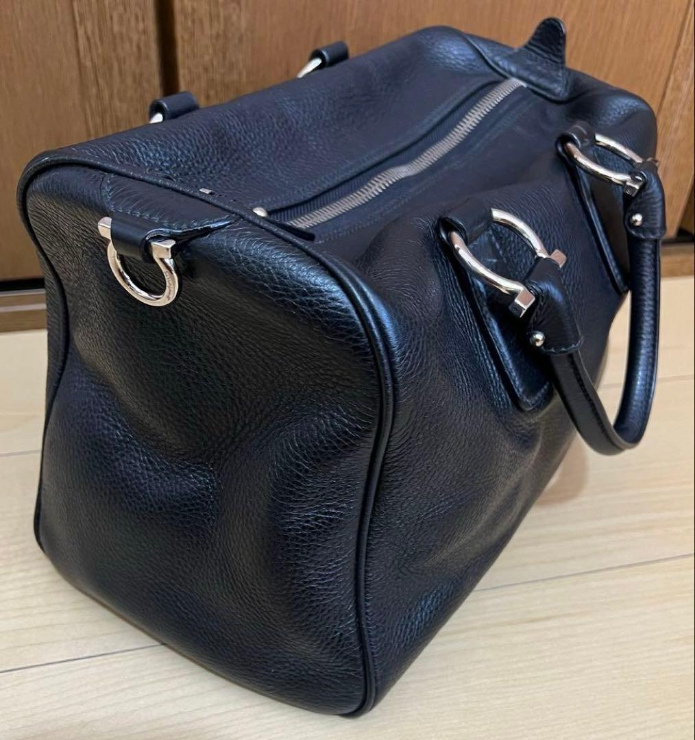 サルヴァトーレフェラガモ　ブラックレザー ハンドバッグ
