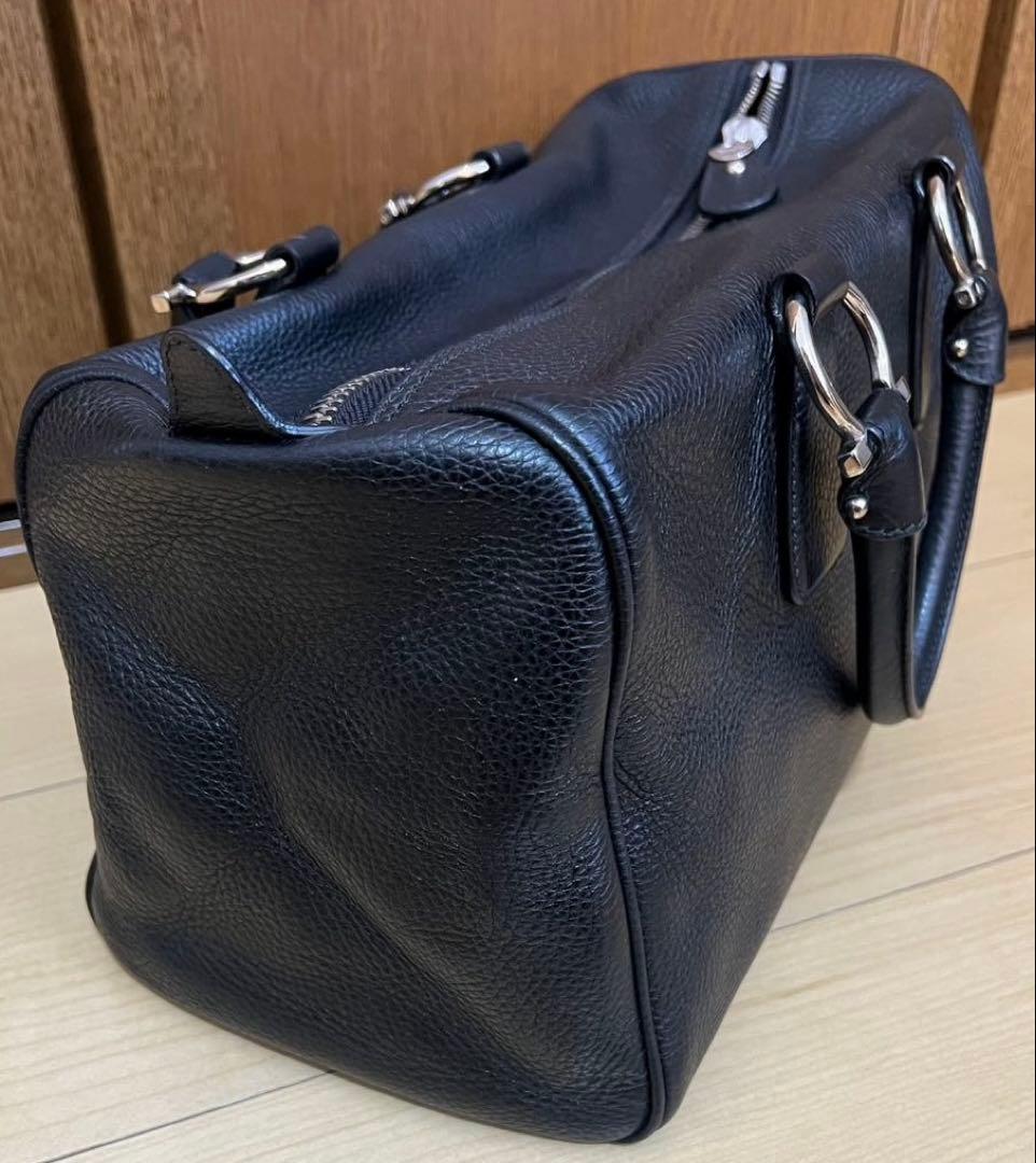 サルヴァトーレフェラガモ　ブラックレザー ハンドバッグ