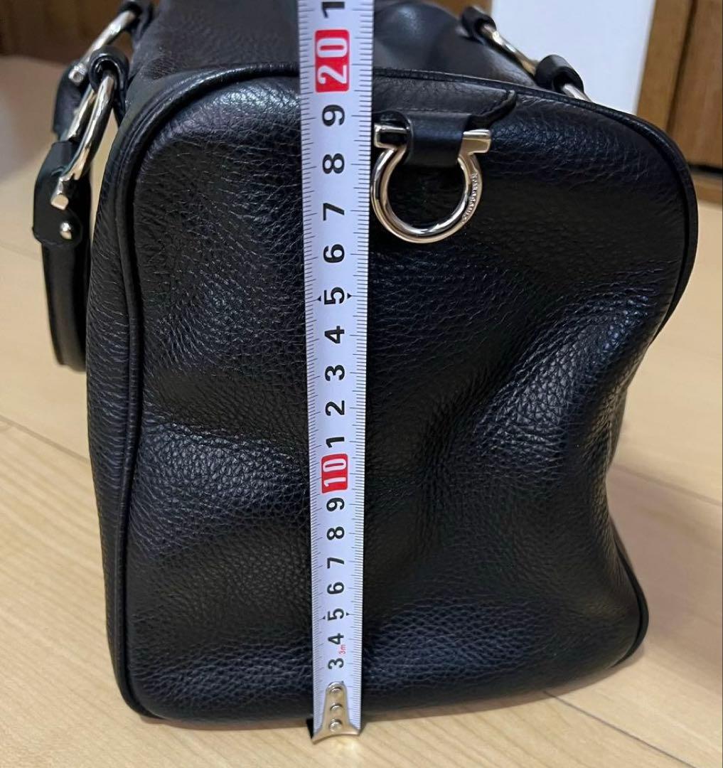 サルヴァトーレフェラガモ　ブラックレザー ハンドバッグ