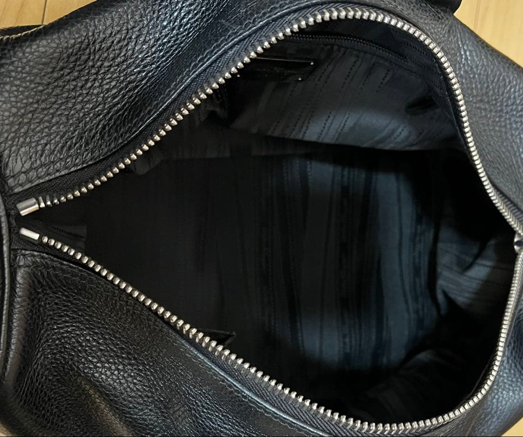 サルヴァトーレフェラガモ　ブラックレザー ハンドバッグ