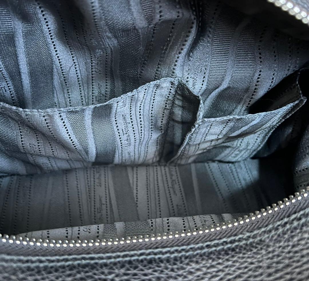 サルヴァトーレフェラガモ　ブラックレザー ハンドバッグ