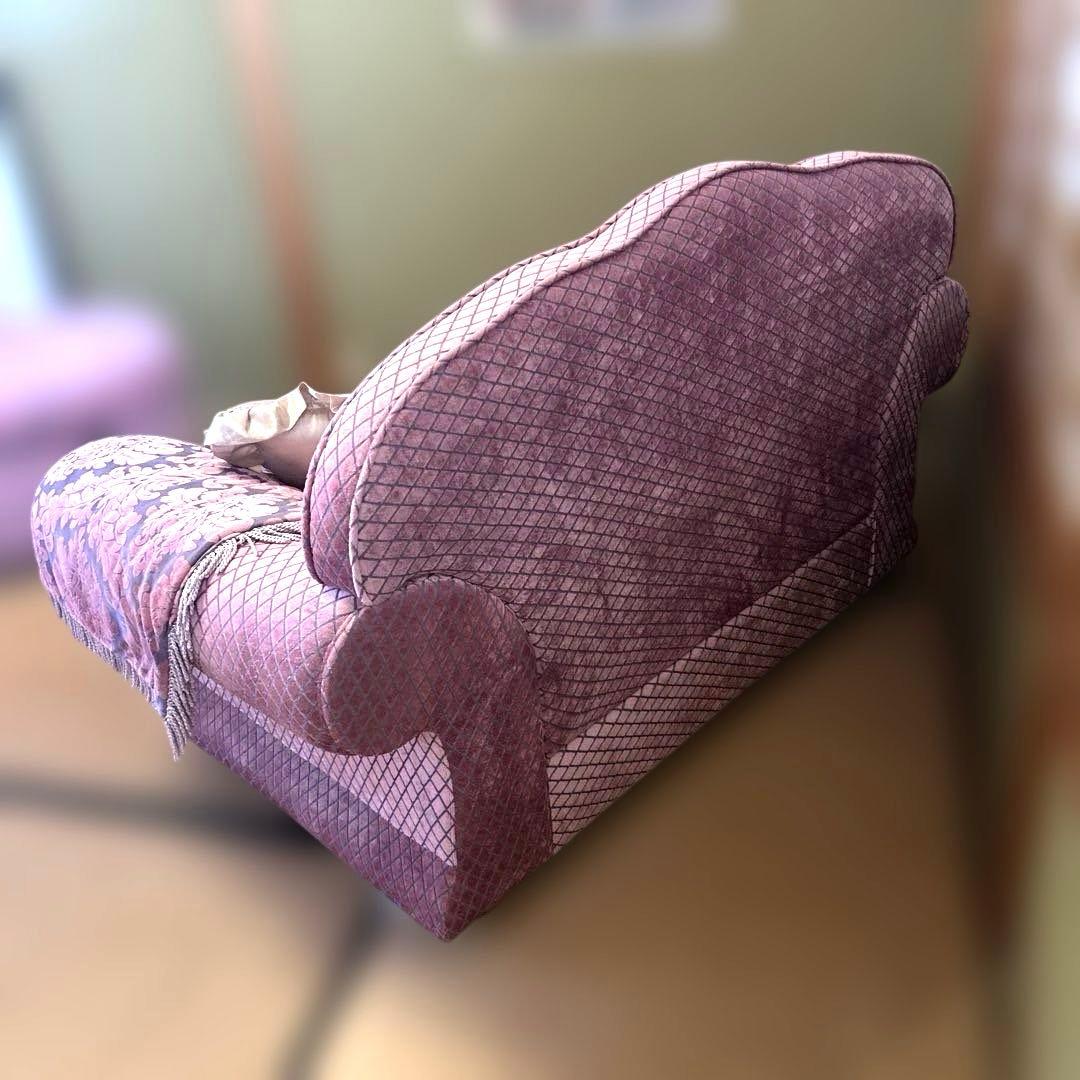 フローラルパターン ピンクソファ