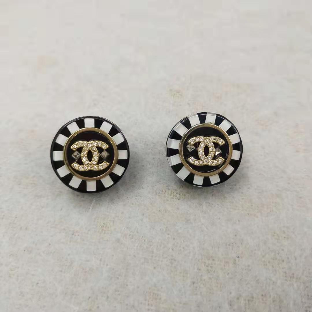 【美品】シャネル ブラック × ホワイト ストライプ ラウンド ダブル C