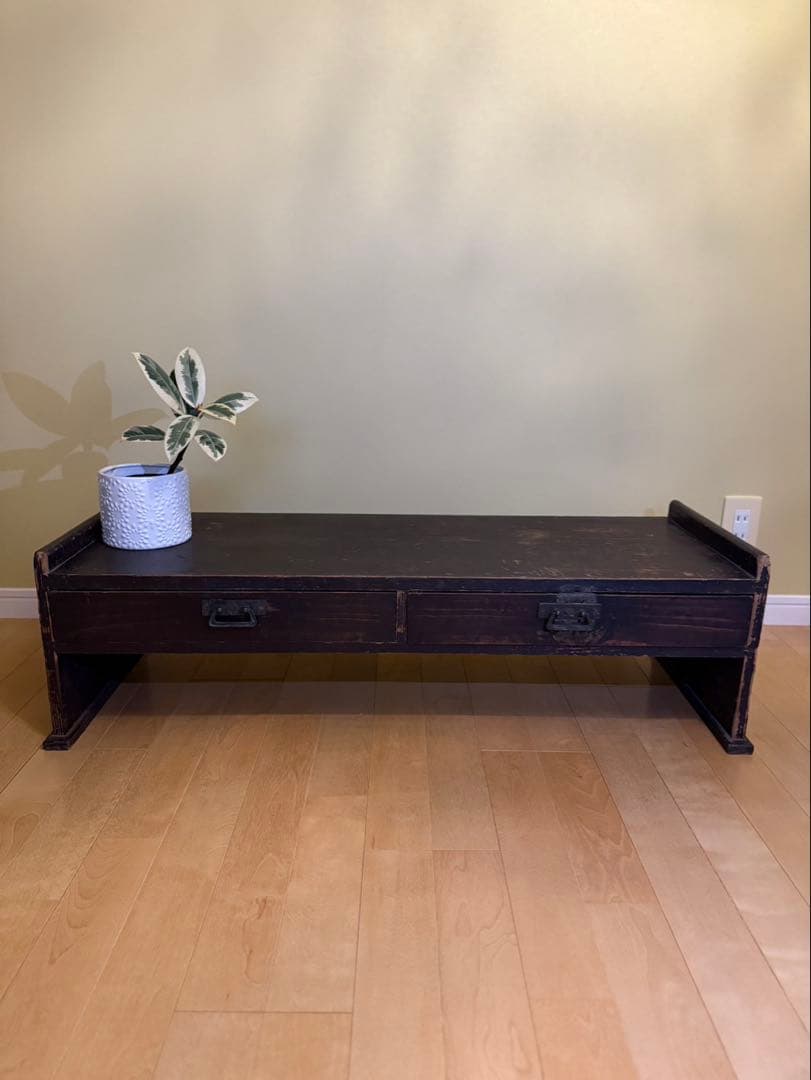 古い味のある木製文机