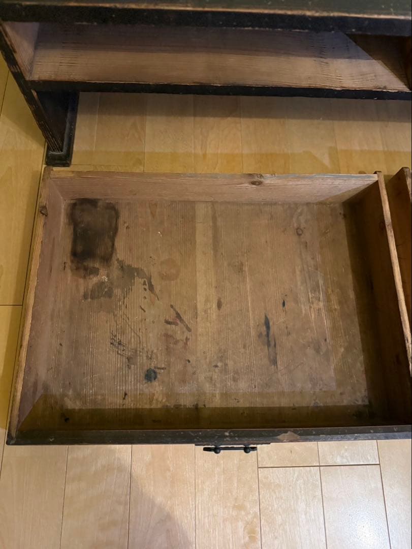 古い味のある木製文机