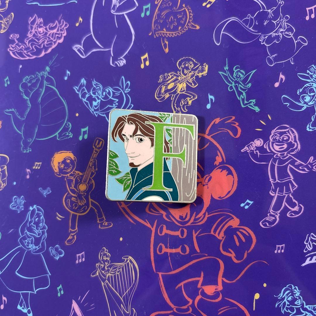 ラプンツェル　パスカル　ユージーン　ピンバッジ　アルファベット　ピントレ