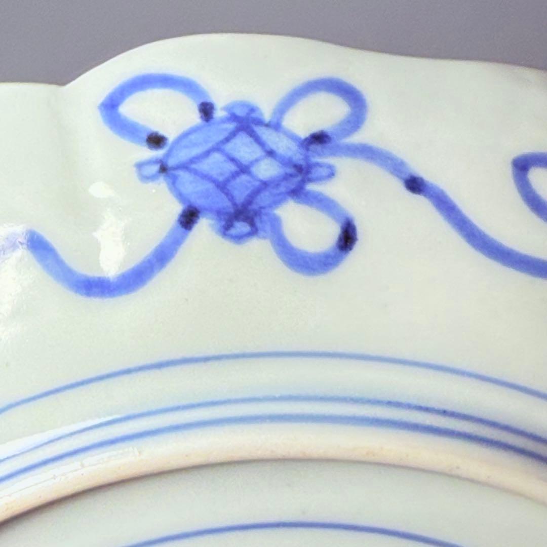 江戸期　古伊万里　染付牡丹文輪花形七寸皿　大明成化年製　裏七宝結文　古美術　桐箱