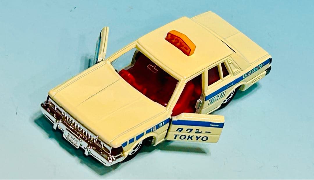 トミカ 黒箱 28 ニッサンセドリック タクシー